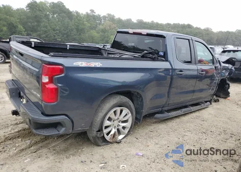 2020 Chevrolet Silverado K1500 Custom z USA, uszkodzony, nr VIN 1GCRYBEF3LZ367919